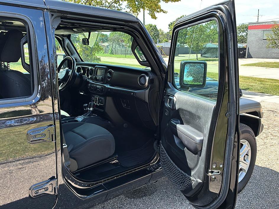 Used 2020 Jeep Wrangler Unlimited Sport S AWD/4WD image 37