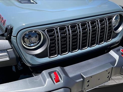 Certified 2025 Jeep Wrangler Unlimited Rubicon w/ Convenience Group AWD/4WD image 29