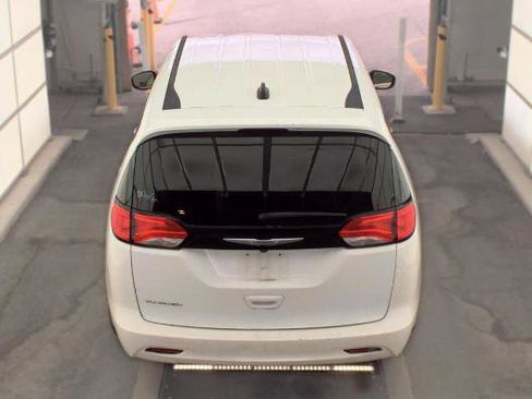 Used 2023 Chrysler Voyager LX FWD image 9