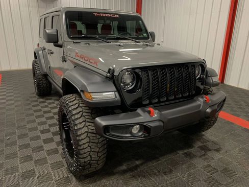 Used 2023 Jeep Wrangler Unlimited w/ Sun & Screen Package image 10