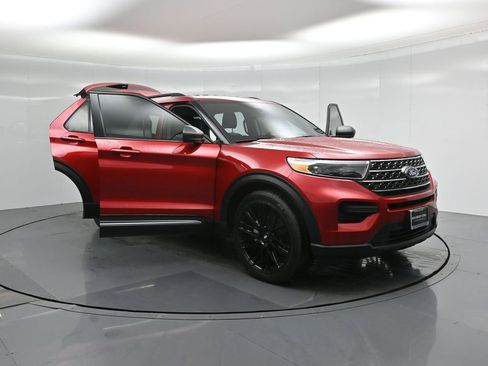 Used 2024 Ford Explorer XLT image 33