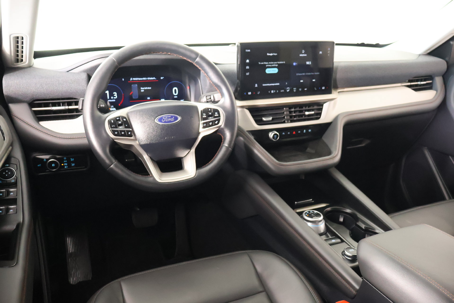 Used 2025 Ford Explorer Active w/ Active Comfort Package AWD/4WD image 2