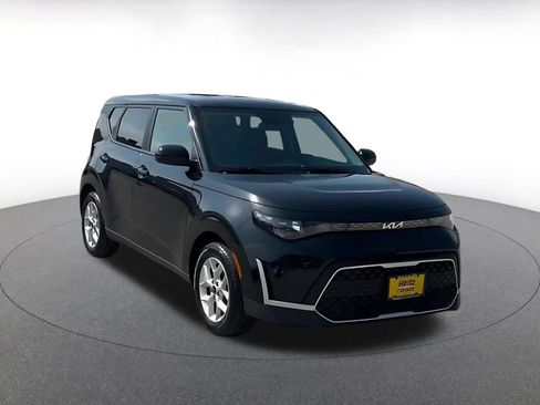 Used 2025 Kia Soul LX w/ LX Technology Package FWD image 3