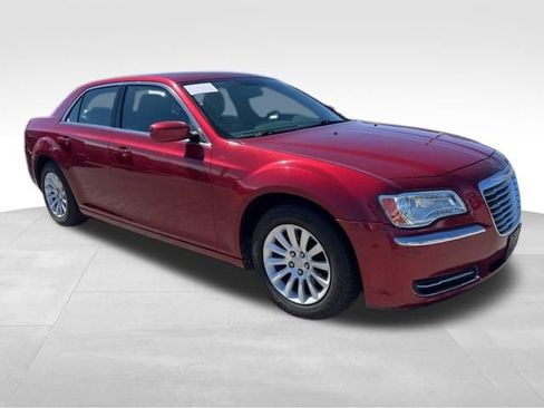 Used 2013 Chrysler 300 Base image 3