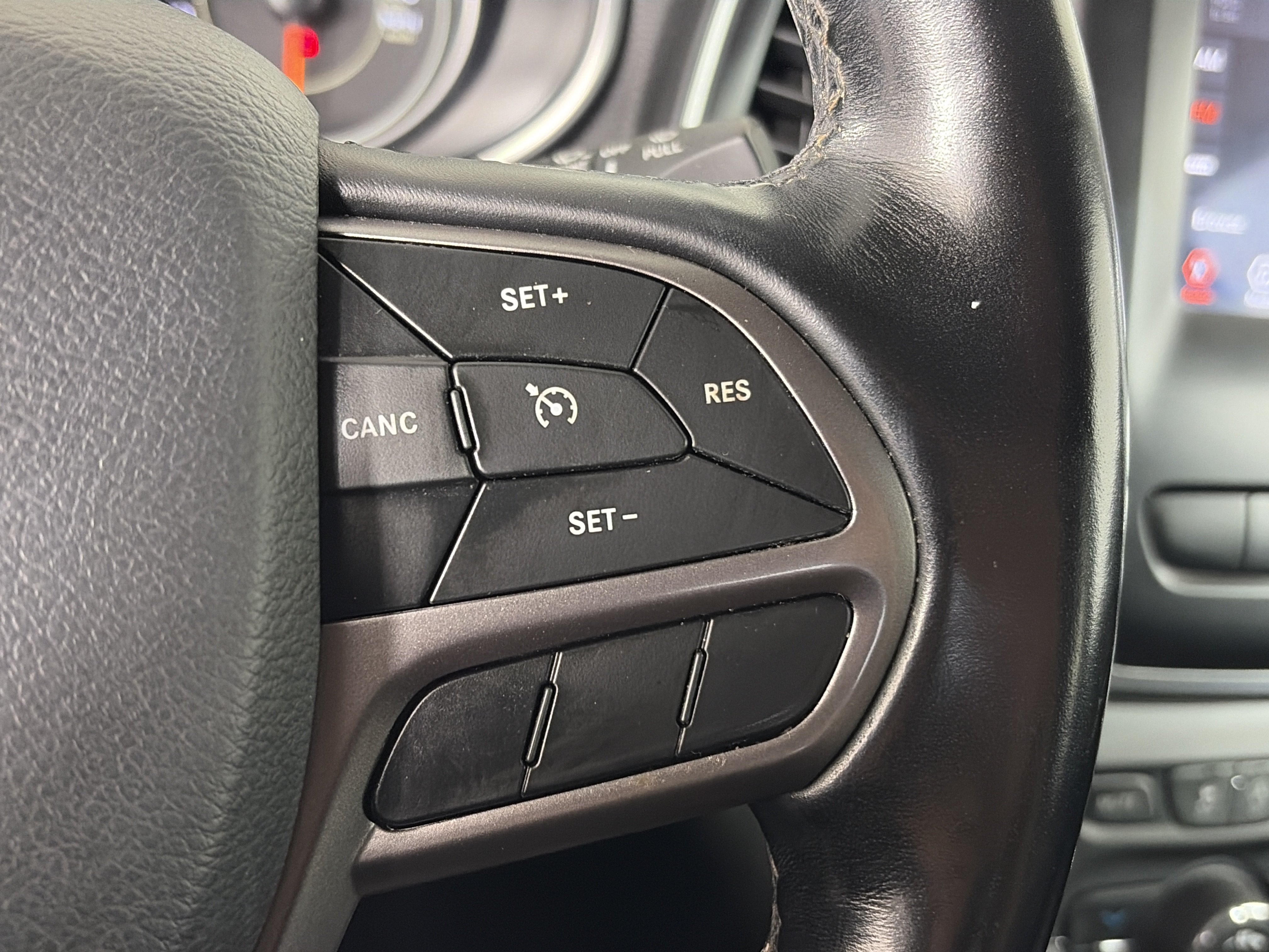 Used 2021 Jeep Cherokee Latitude Lux w/ Sun & Sound Group AWD/4WD image 36