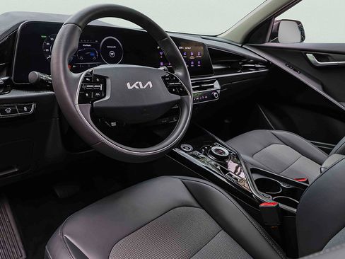 Certified 2025 Kia Niro Wind w/ Wind Preserve Package FWD image 24