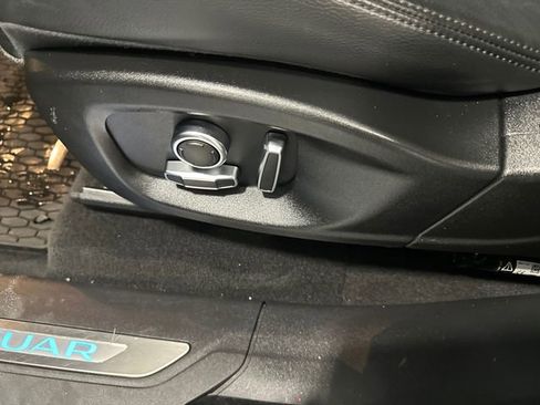 Used 2020 Jaguar F-PACE Premium image 31