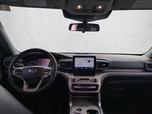 Used 2021 Ford Explorer XLT w/ Equipment Group 202A image 13