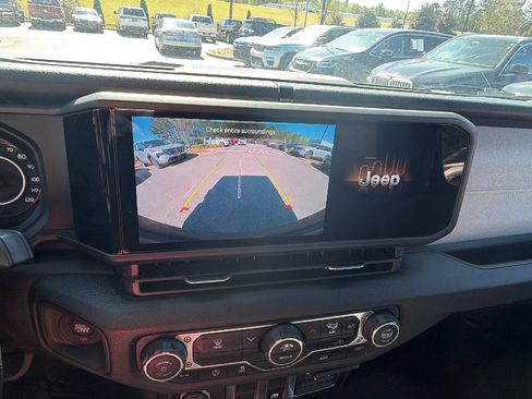 Used 2025 Jeep Wrangler Sport image 32