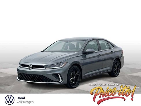 Used 2025 Volkswagen Jetta SE FWD image 1