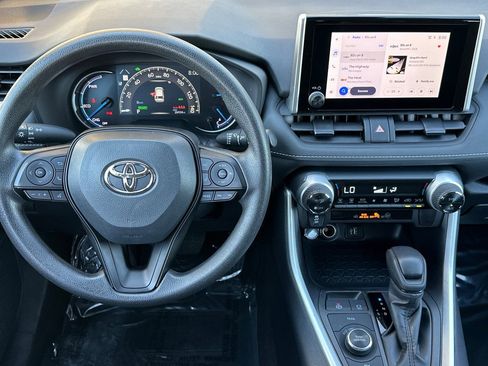 Used 2025 Toyota RAV4 XLE AWD/4WD image 17