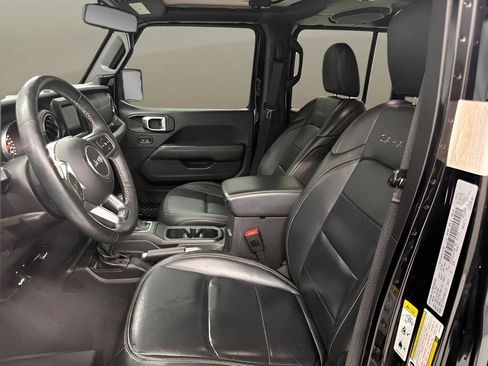 Used 2018 Jeep Wrangler Unlimited Sahara w/ Dual Top Group AWD/4WD image 16