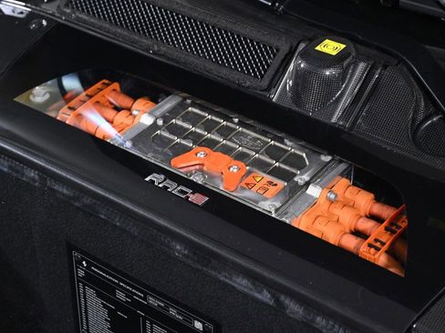 Used 2022 Ferrari SF90 Spider image 23