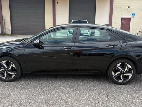 Used 2023 Hyundai Elantra SEL w/ Convenience Package image 6