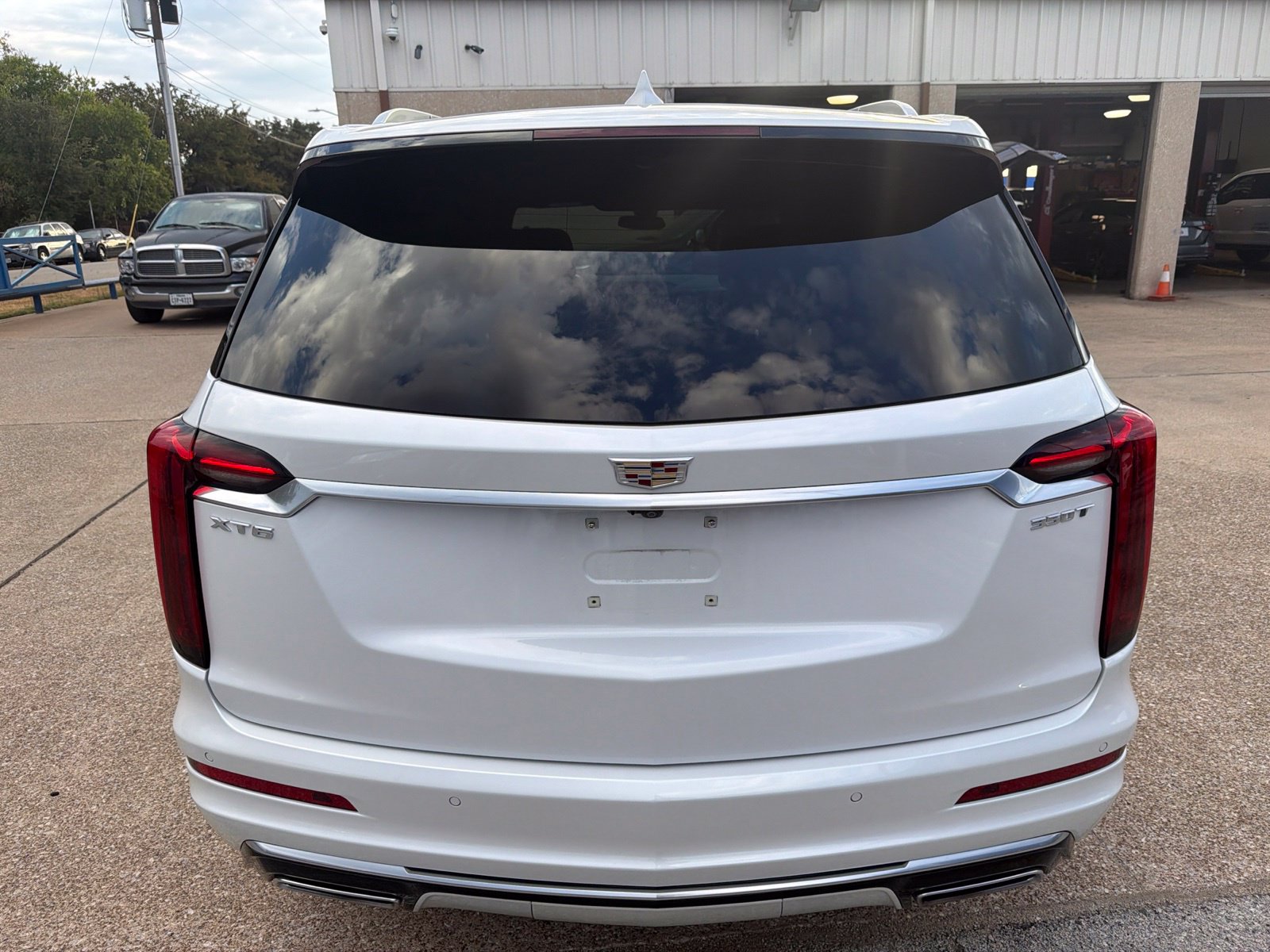 Used 2025 Cadillac XT6 Luxury FWD image 4
