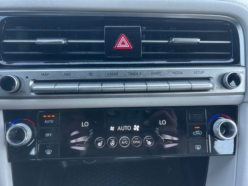 Used 2025 Genesis G70 2.5T AWD/4WD image 23