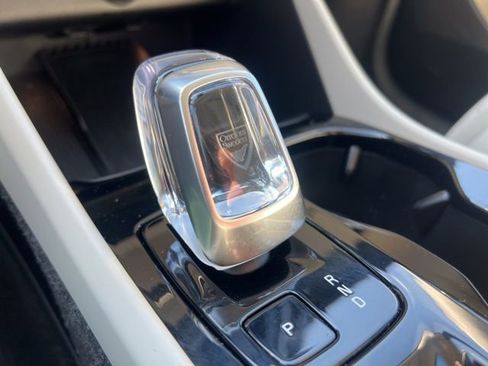 Used 2025 Volvo XC40 B5 Plus image 38