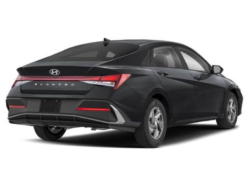 Used 2025 Hyundai Elantra SE w/ Cargo Package FWD image 2