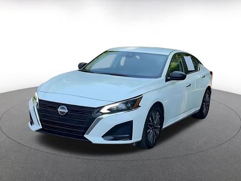 Used 2025 Nissan Altima 2.5 SV FWD image 7