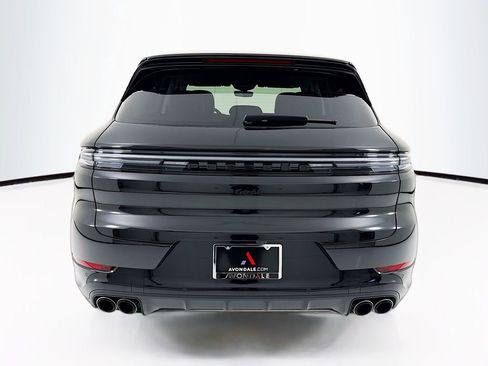 Certified 2026 Porsche Cayenne Turbo AWD/4WD image 10