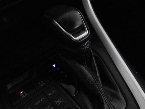 Used 2021 Toyota RAV4 XLE Premium image 26