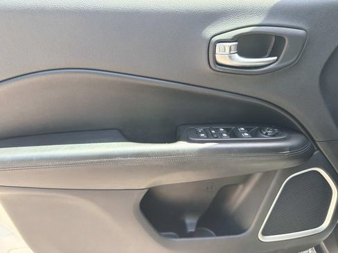 Used 2021 Jeep Compass Latitude FWD image 11