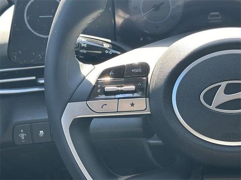 New 2025 Hyundai Elantra SEL image 24