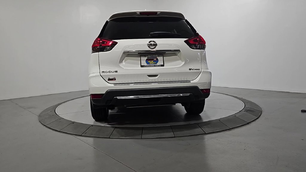 Used 2017 Nissan Rogue SV AWD/4WD image 4