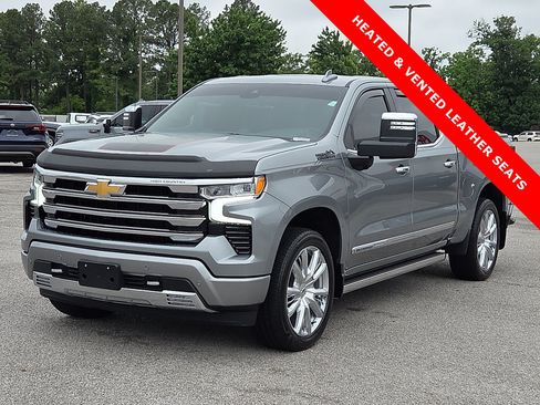 Used 2024 Chevrolet Silverado 1500 High Country w/ High Country Premium Package AWD/4WD image 2