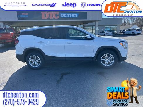 Used 2024 GMC Terrain SLE image 3