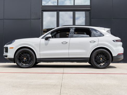 Certified 2024 Porsche Cayenne image 2