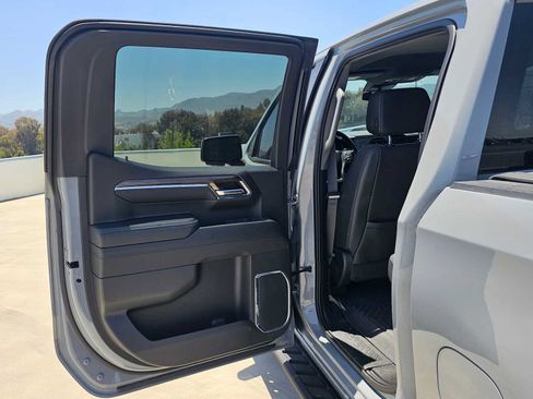 Used 2024 Chevrolet Silverado 1500 LT Trail Boss w/ Convenience Package II AWD/4WD image 15