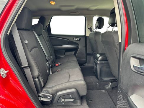 Used 2018 Dodge Journey SE image 17