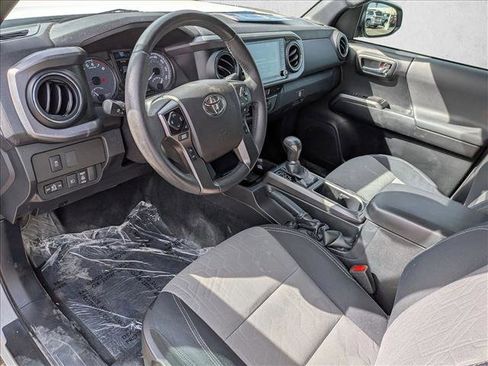 Used 2021 Toyota Tacoma TRD Off-Road w/ Technology Package AWD/4WD image 11