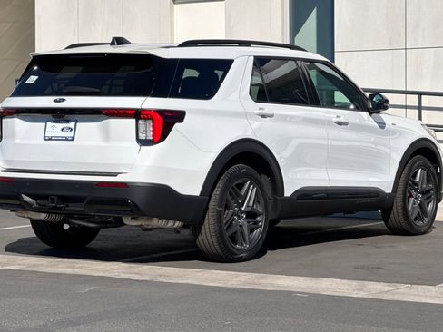 New 2026 Ford Explorer ST-Line w/ ST-Line Street Pack image 3