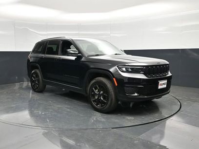 Used 2025 Jeep Grand Cherokee Altitude