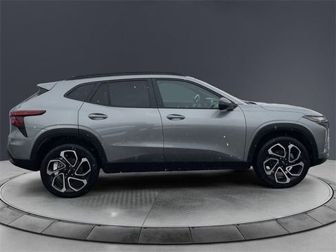 Used 2025 Chevrolet Trax RS w/ Sunroof Package image 6