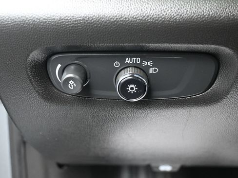 Used 2023 Chevrolet Traverse LT AWD/4WD image 19
