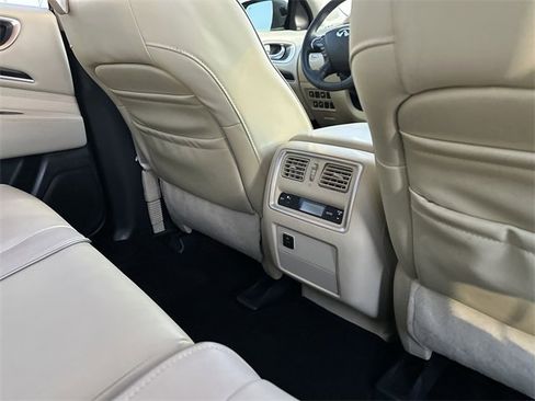Used 2019 INFINITI QX60 Luxe w/ Essential Package image 38