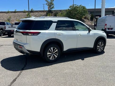 Used 2024 Nissan Pathfinder SL AWD/4WD image 8