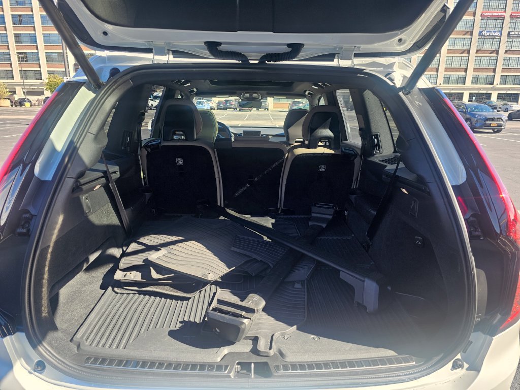 Certified 2025 Volvo XC90 B5 Plus AWD/4WD image 32