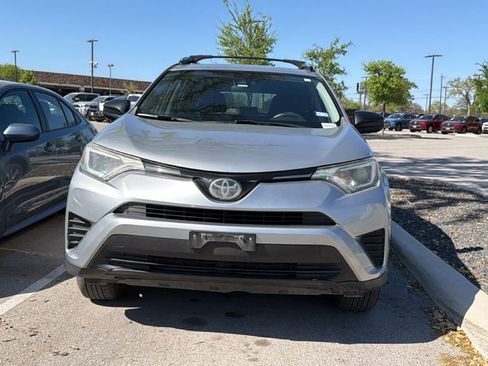 Used 2018 Toyota RAV4 LE image 2