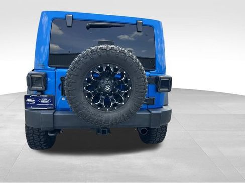 Used 2015 Jeep Wrangler Unlimited Rubicon w/ Connectivity Group AWD/4WD image 4