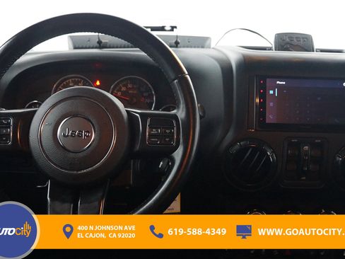 Used 2017 Jeep Wrangler Unlimited Rubicon AWD/4WD image 5