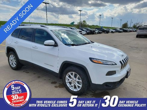 Used 2018 Jeep Cherokee Latitude Plus w/ Cold Weather Group AWD/4WD image 1