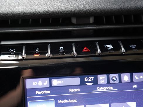 Used 2025 Jeep Grand Cherokee Altitude image 26