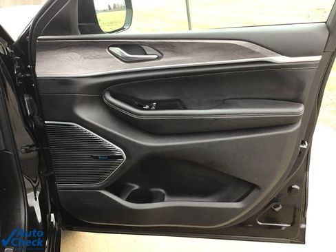 Used 2022 Jeep Grand Cherokee Overland image 21