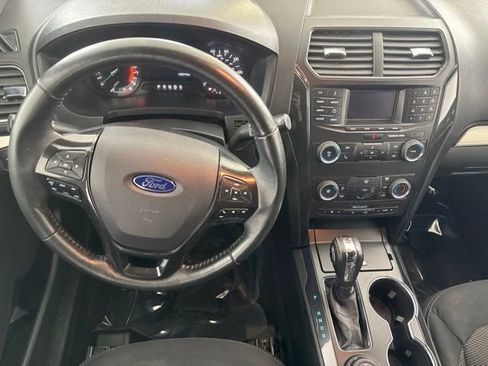 Used 2018 Ford Explorer XLT AWD/4WD image 23