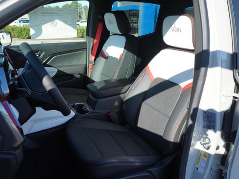 New 2026 GMC Canyon AT4X w/ AT4X AEV Edition image 9