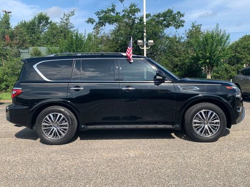 Used 2023 Nissan Armada SL w/ Captain's Chairs Package RWD image 2